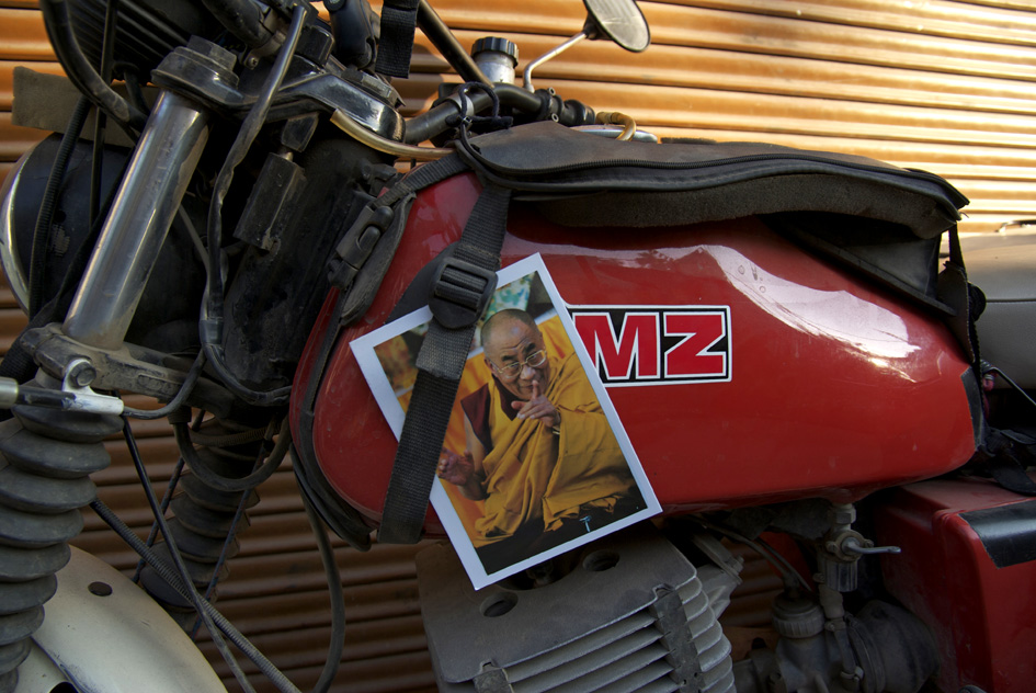 McLeod Ganj: Gesegnete MZ © emmenreiter.de