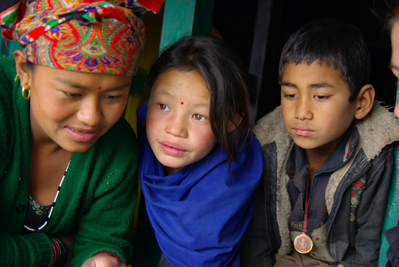 Familie im Helambu, Nepal 2009 (c) emmenreiter.de